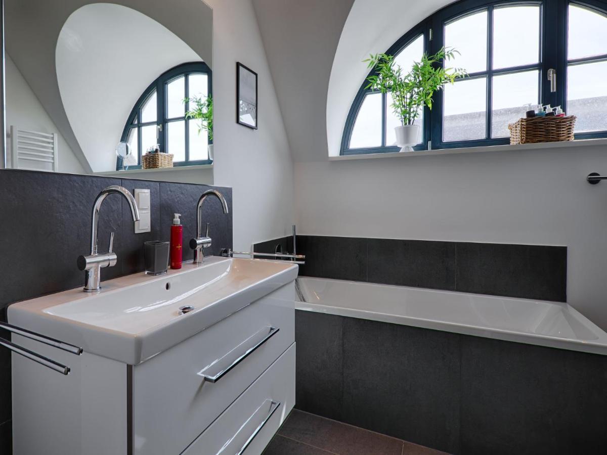 Reetland Am Meer - Premium Reetdachvilla Mit 3 Schlafzimmern, Sauna Und Kamin F27 Dranske Kültér fotó